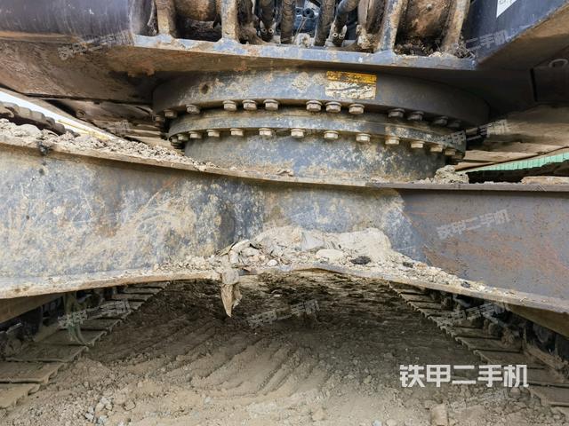 轉(zhuǎn)盤和下車架正前(工作和回轉(zhuǎn)裝置) 轉(zhuǎn)盤和下車架正前(工作和回轉(zhuǎn)裝置)