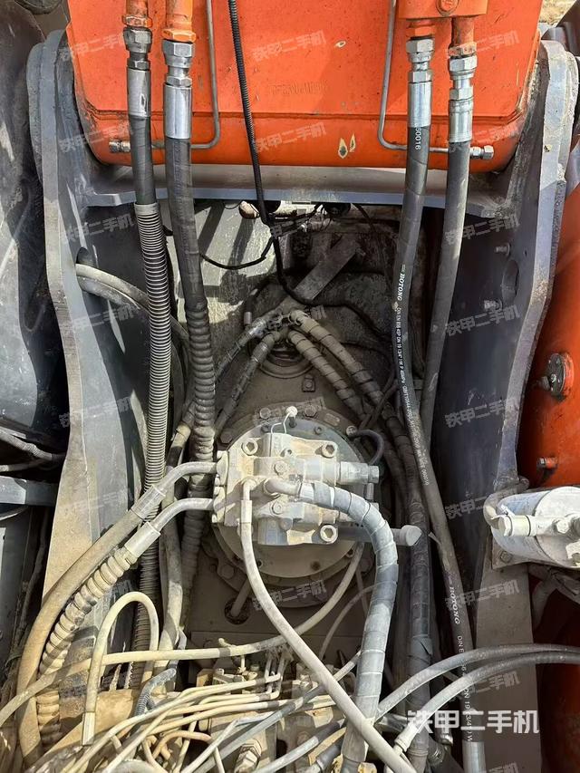 回轉(zhuǎn)馬達和主控閥（整機外觀）