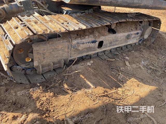 單側(cè)履帶整體(整機(jī)外觀) 單側(cè)履帶整體(整機(jī)外觀)