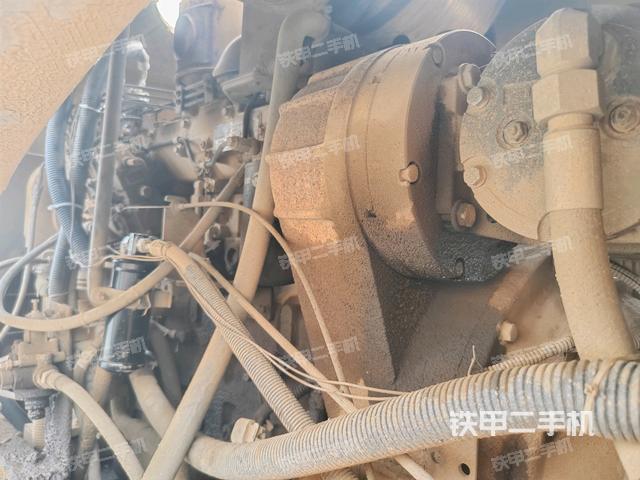 發(fā)動(dòng)機(jī)艙全景（壓路機(jī)發(fā)動(dòng)機(jī)艙）