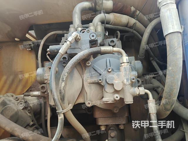 液壓泵艙室正面整體(整機(jī)外觀) 液壓泵艙室正面整體(整機(jī)外觀)