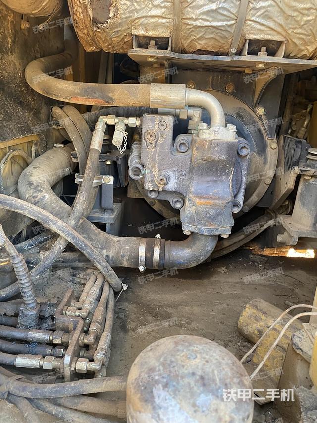 液壓泵艙室正面整體(整機(jī)外觀) 液壓泵艙室正面整體(整機(jī)外觀)