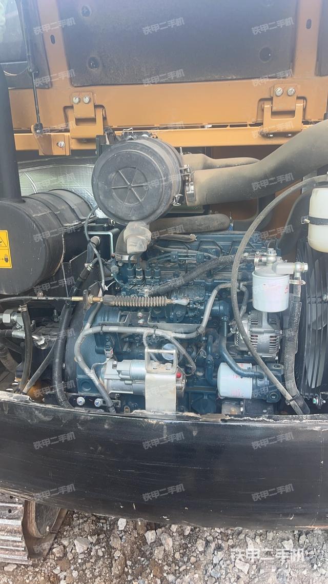 液壓泵艙室正面整體（整機(jī)外觀）