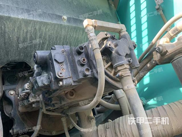 液壓泵艙室正面整體(整機(jī)外觀) 液壓泵艙室正面整體(整機(jī)外觀)