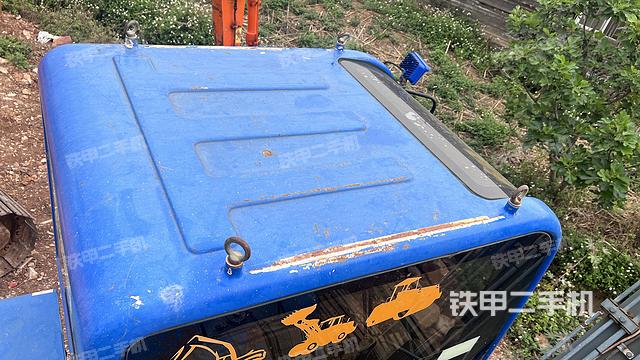 駕駛室頂部（整機外觀）