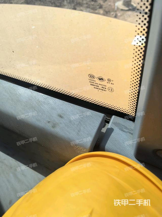 后窗玻璃角標(biāo)（駕駛室部分）