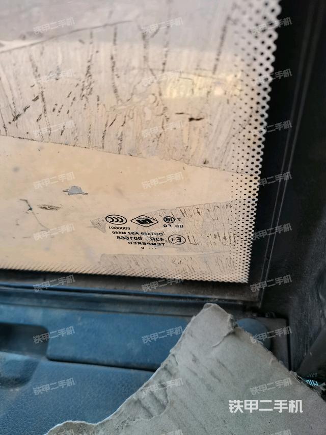 后窗玻璃角標(biāo)(駕駛室部分) 后窗玻璃角標(biāo)(駕駛室部分)