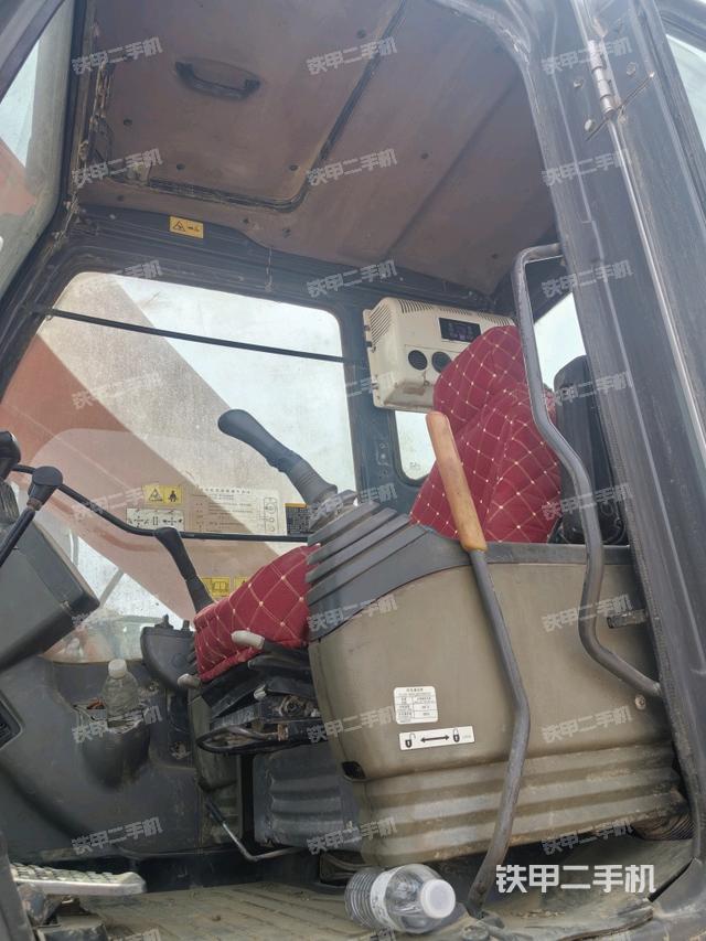 駕駛室整體（整機外觀）