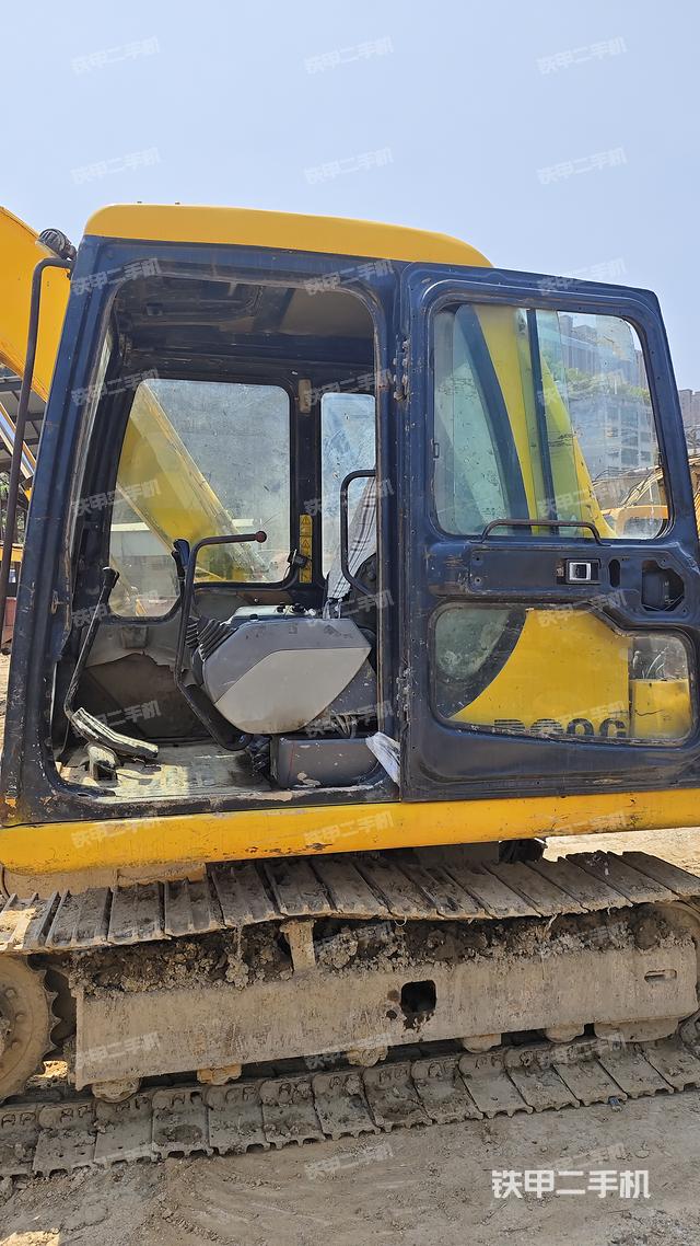 驾驶室顶部（整机外观）