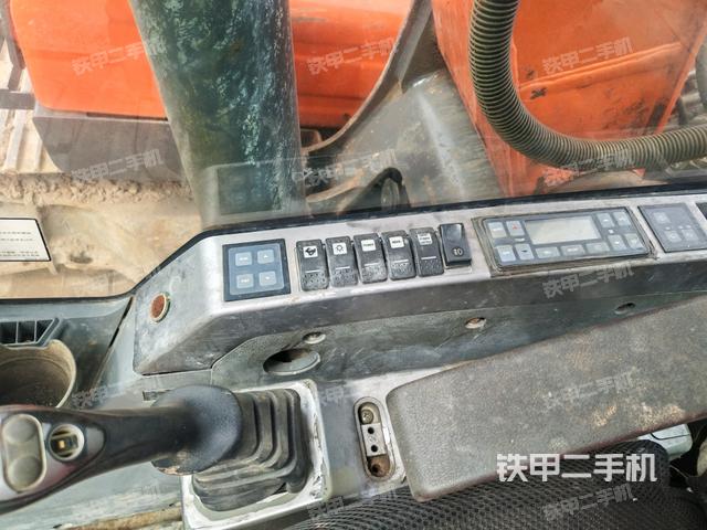 座椅右側(cè)控制臺(tái)/鑰匙門/油門/含右手柄(駕駛室部分) 座椅右側(cè)控制臺(tái)/鑰匙門/油門/含右手柄(駕駛室部分)