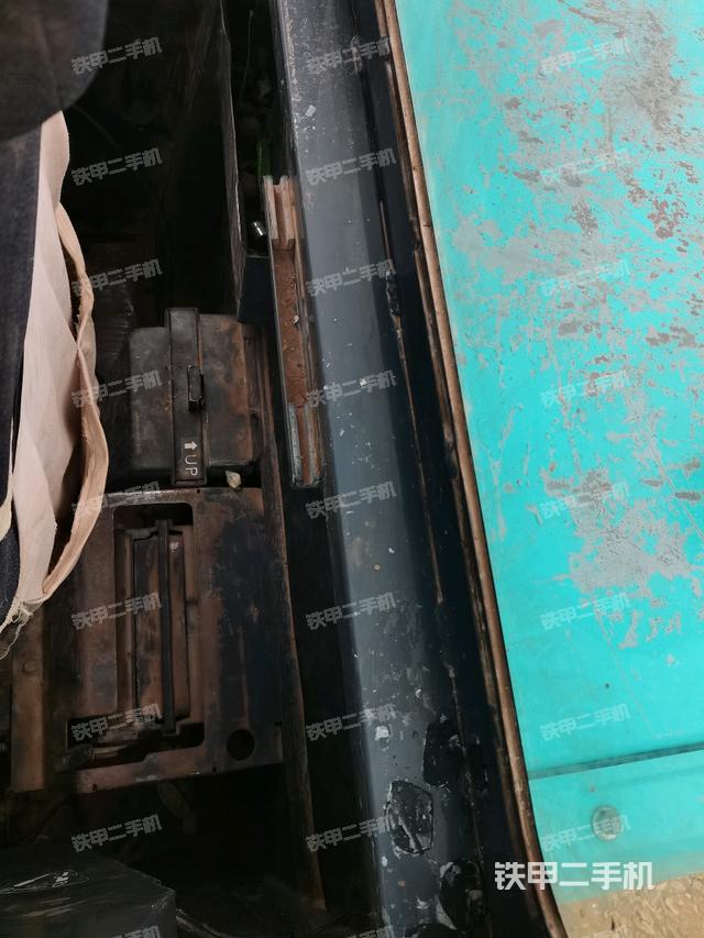 座椅后部(駕駛室部分) 座椅后部(駕駛室部分)