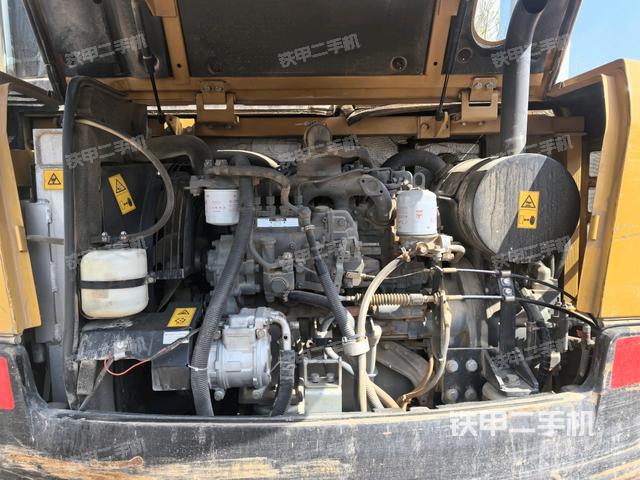 發(fā)動(dòng)機(jī)室（上車部件）