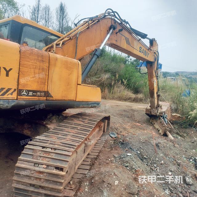 回轉(zhuǎn)馬達和主控閥（整機外觀）