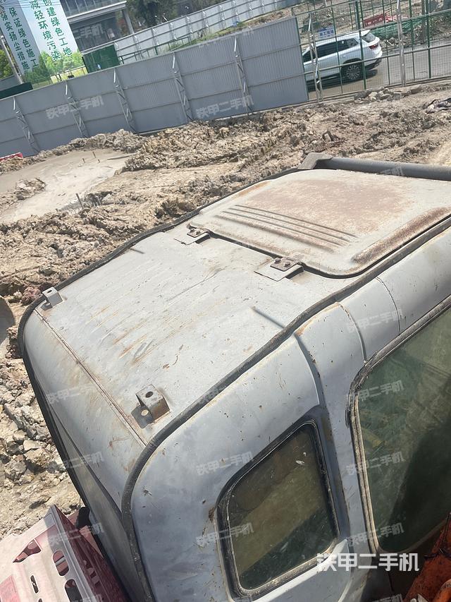 驾驶室顶部（整机外观）