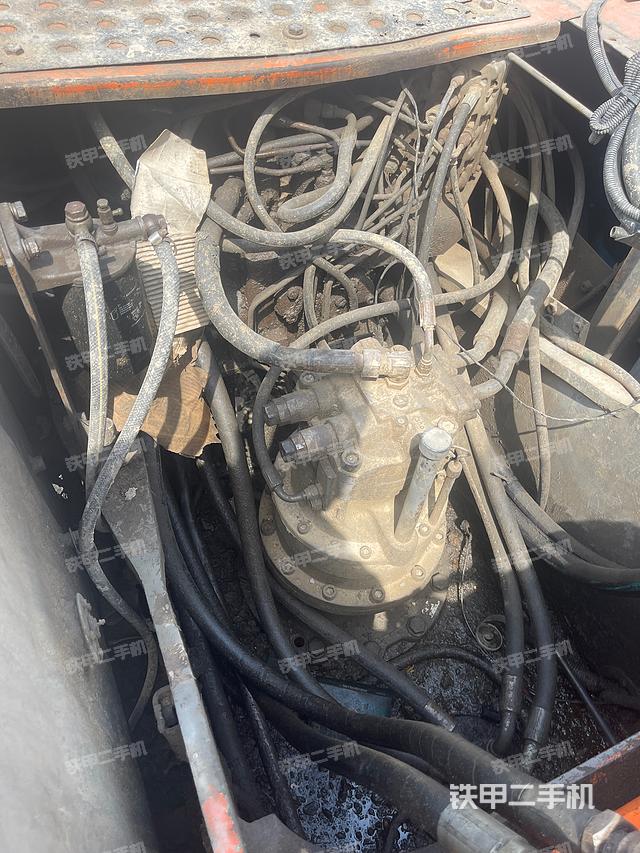 回转马达和主控阀（整机外观）