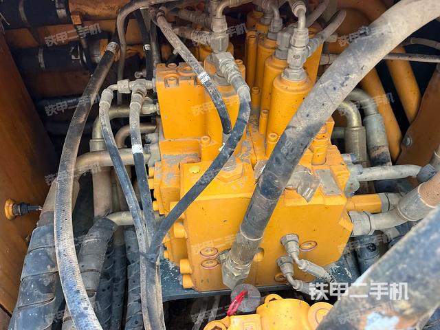 回轉(zhuǎn)馬達和主控閥（整機外觀）