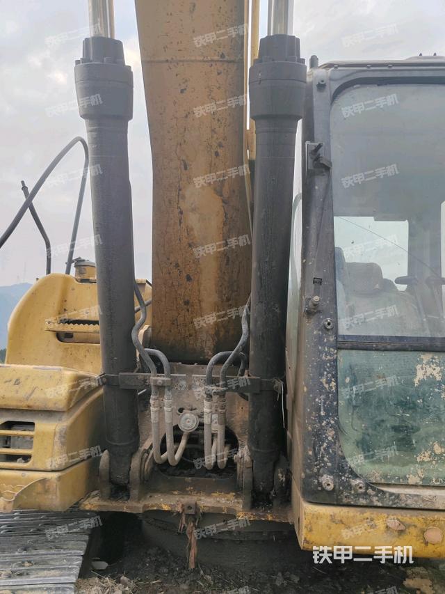 大臂油缸整體?豎拍（工作和回轉(zhuǎn)裝置）