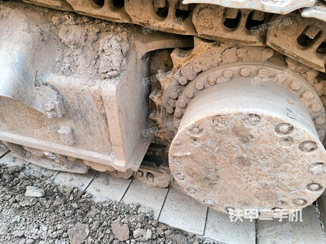 右驅(qū)動輪（行走機構(gòu)）