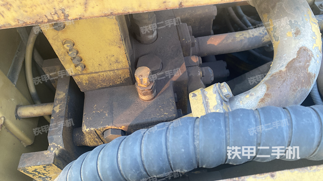 液壓泵艙室正面整體(整機外觀) 液壓泵艙室正面整體(整機外觀)