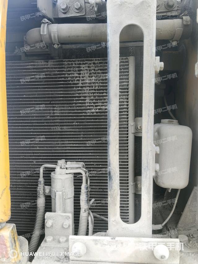 液壓泵艙室正面整體(整機(jī)外觀) 液壓泵艙室正面整體(整機(jī)外觀)