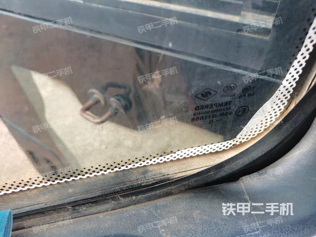 左后方玻璃角標(biāo)(駕駛室部分) 左后方玻璃角標(biāo)(駕駛室部分)