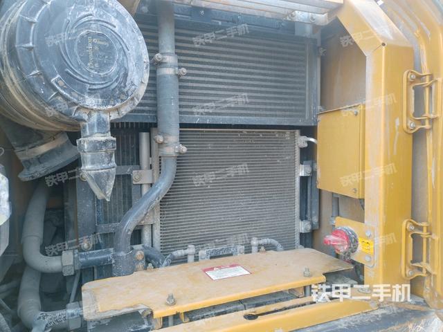 散熱器正面(大件艙室) 散熱器正面(大件艙室)