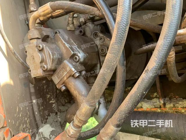 液壓泵艙室正面整體（整機(jī)外觀）