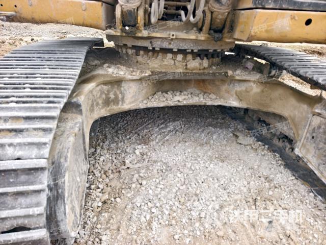 轉(zhuǎn)盤和下車架正前（工作和回轉(zhuǎn)裝置）