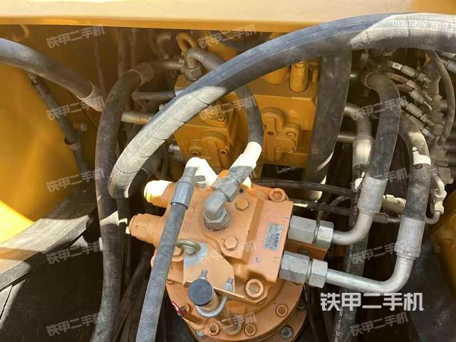 回轉(zhuǎn)馬達(dá)和主控閥(整機(jī)外觀) 回轉(zhuǎn)馬達(dá)和主控閥(整機(jī)外觀)