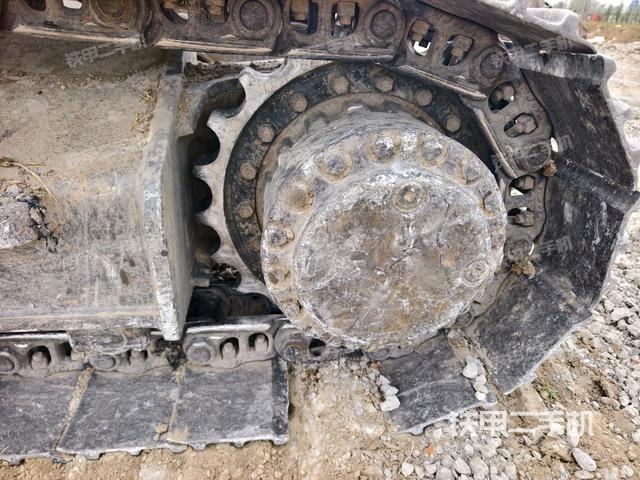 右驅(qū)動輪（行走機構(gòu)）