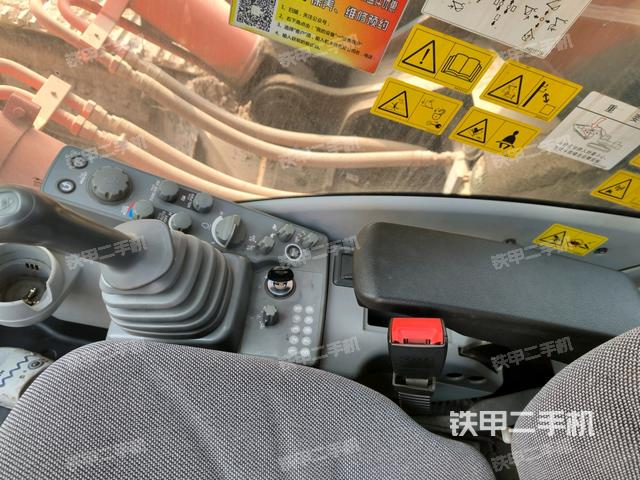 座椅右側(cè)控制臺/鑰匙門/油門/含右手柄（駕駛室部分）