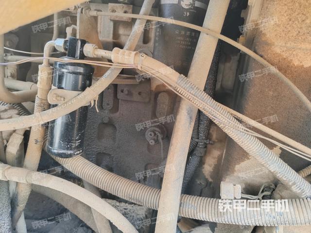 發(fā)動(dòng)機(jī)左側(cè)全景（壓路機(jī)發(fā)動(dòng)機(jī)艙）