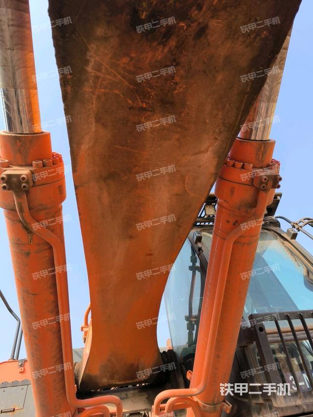 大臂油缸整體?豎拍（工作和回轉(zhuǎn)裝置）