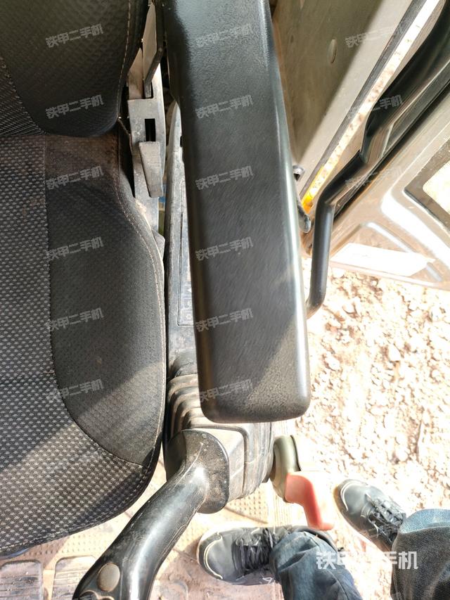 座椅左側(cè)控制臺(tái)/音響/含左手柄（駕駛室部分）