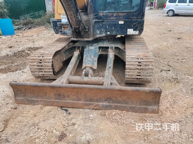 轉(zhuǎn)盤和下車架正前(工作和回轉(zhuǎn)裝置) 轉(zhuǎn)盤和下車架正前(工作和回轉(zhuǎn)裝置)