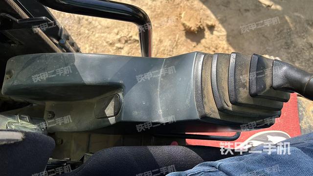 座椅左側(cè)控制臺(tái)/音響/含左手柄（駕駛室部分）