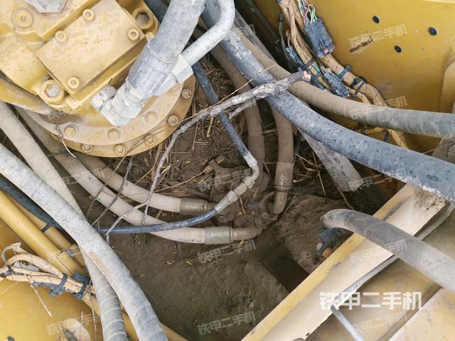 中央回轉(zhuǎn)接頭特寫（上車部件）