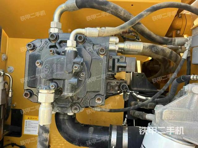 液壓泵艙室正面整體(整機(jī)外觀) 液壓泵艙室正面整體(整機(jī)外觀)