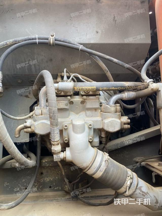 液壓泵艙室正面整體(整機(jī)外觀) 液壓泵艙室正面整體(整機(jī)外觀)