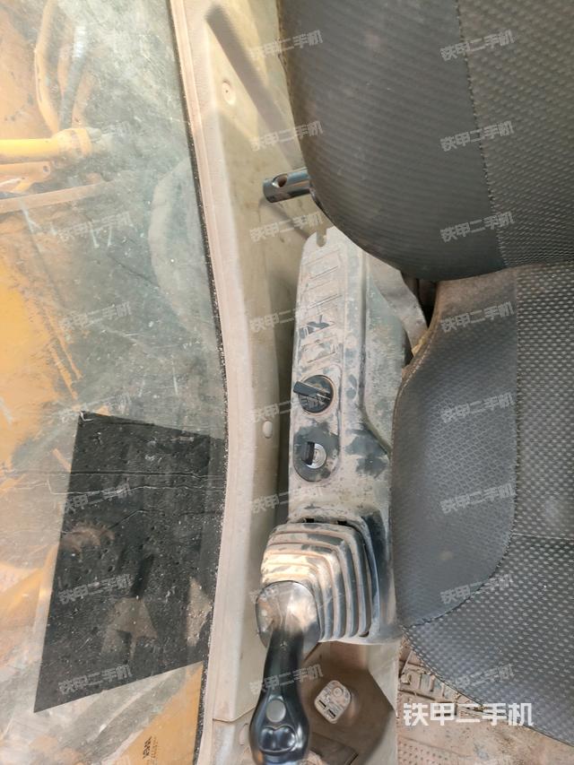 座椅右側(cè)控制臺(tái)/鑰匙門(mén)/油門(mén)/含右手柄（駕駛室部分）