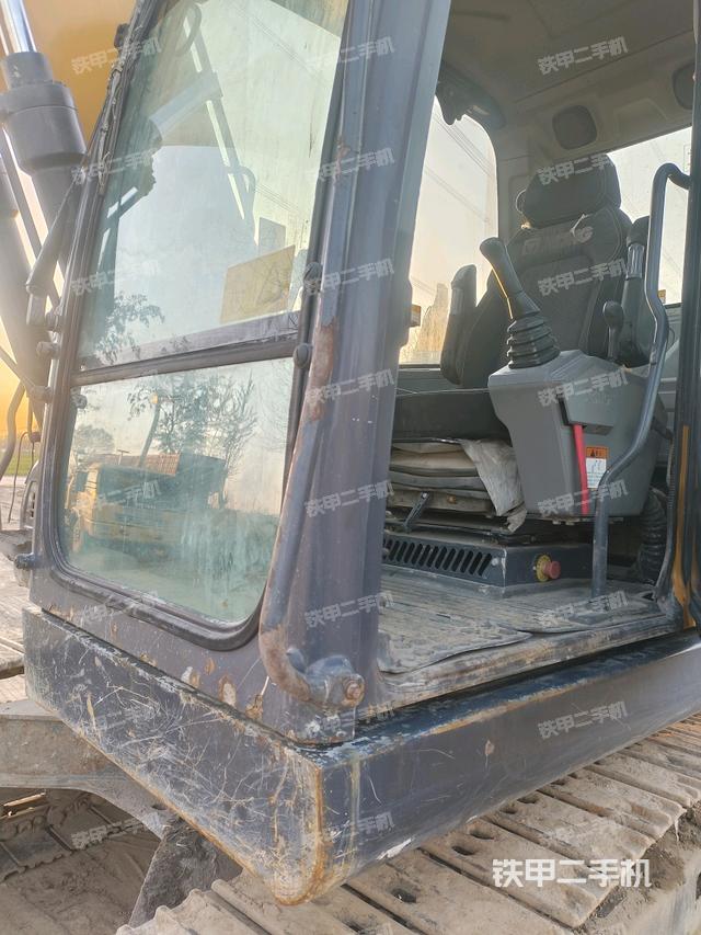 駕駛室左前45度(駕駛室部分) 駕駛室左前45度(駕駛室部分)