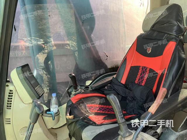 駕駛室整體(整機(jī)外觀) 駕駛室整體(整機(jī)外觀)