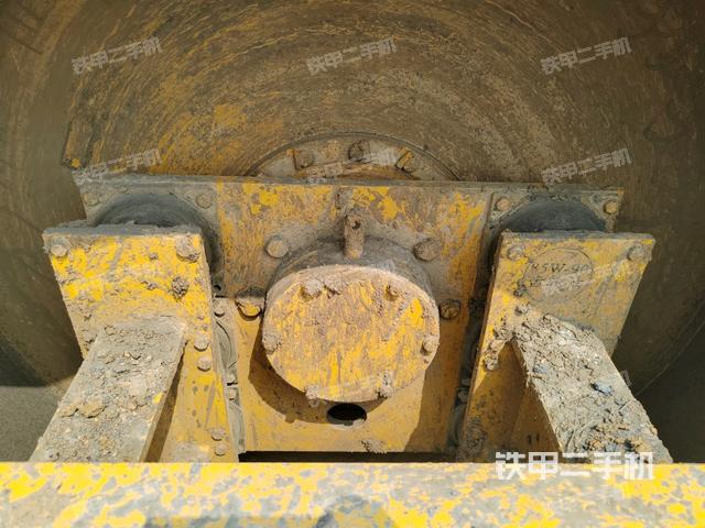 前輪右側(cè)減震塊連接及部件（壓路機(jī)前后車(chē)架）