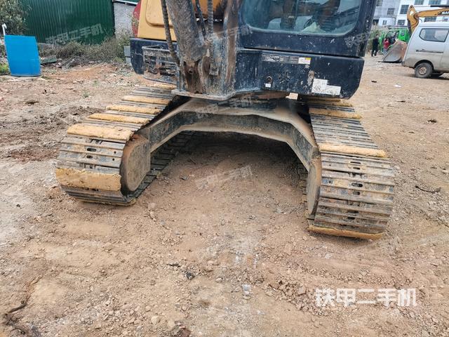 轉(zhuǎn)盤和下車架正前(工作和回轉(zhuǎn)裝置) 轉(zhuǎn)盤和下車架正前(工作和回轉(zhuǎn)裝置)