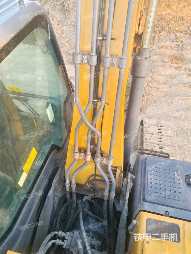 大臂背部俯視(工作和回轉裝置) 大臂背部俯視(工作和回轉裝置)