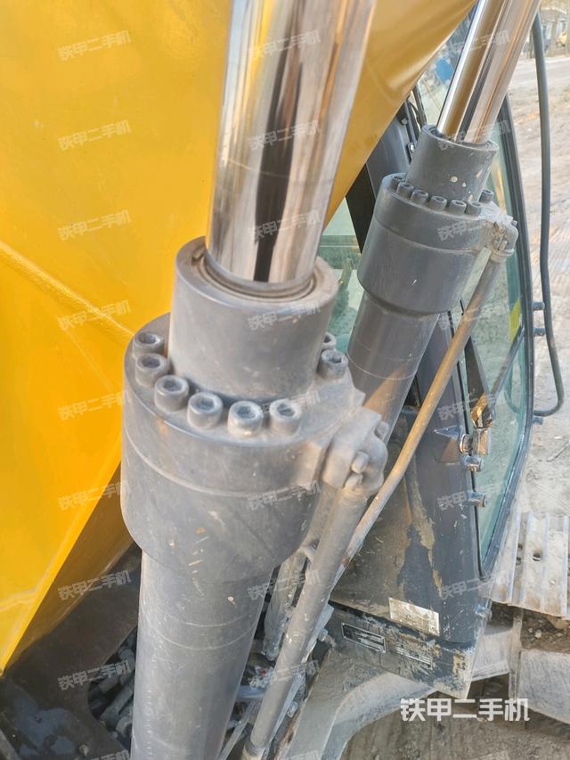 大臂油缸整體?豎拍(工作和回轉裝置) 大臂油缸整體?豎拍(工作和回轉裝置)