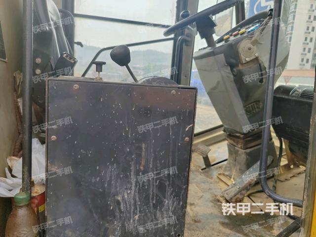 后玻璃角標(biāo)（壓路機(jī)駕駛室）