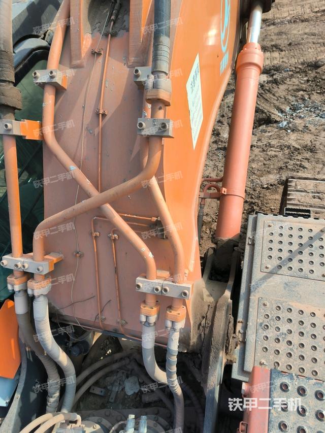 大臂背部俯視（工作和回轉(zhuǎn)裝置）