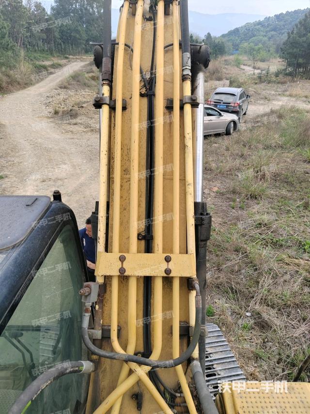 大臂背部俯視（工作和回轉(zhuǎn)裝置）