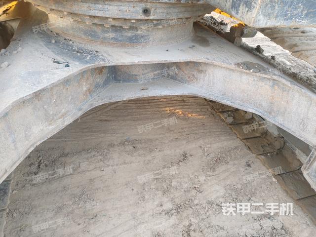 轉盤和下車架正前(工作和回轉裝置) 轉盤和下車架正前(工作和回轉裝置)